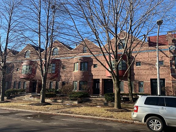 2nd image of 5310 S Ingleside Ave Unit 19