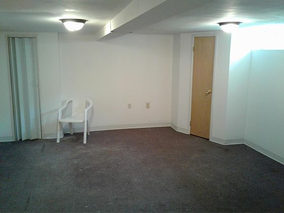 3rd image of 6833 Lee Ave