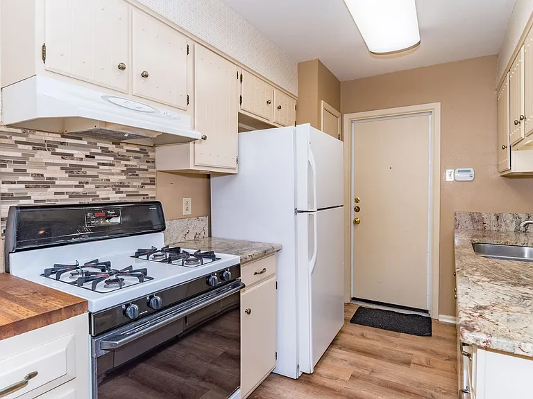 4146 Longvale Dr — Photo 14