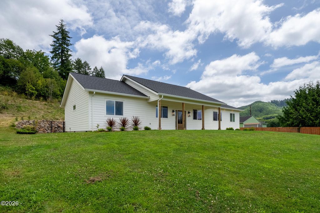 20165 Berkshire Rd, Beaver, OR - View 3