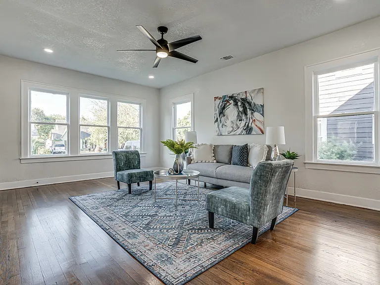 2035 W Summit Ave — Photo 5