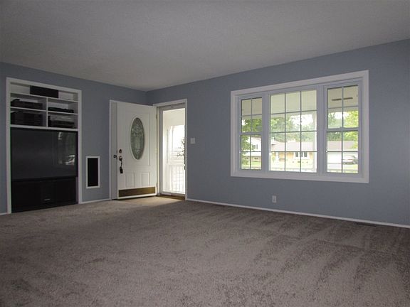 3rd image of 1560 W Westgate Ave