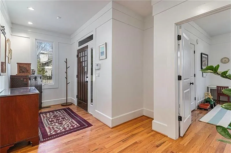 5 bed, 4.0 bath, 3580 sqft, $6,995 — Photo 4
