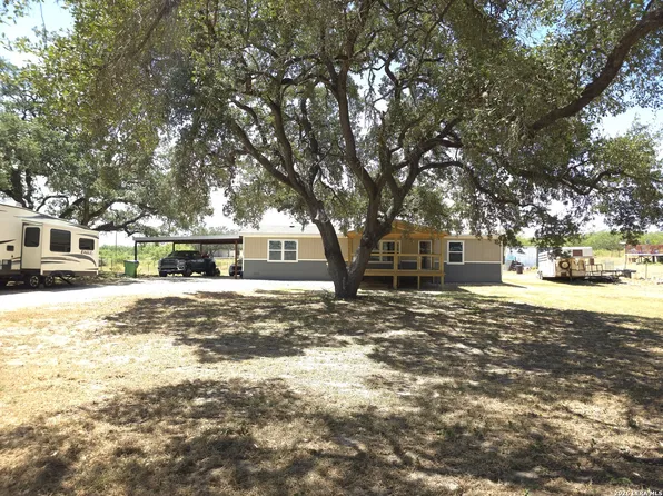 700 AVERY CIR, Poteet, TX 78065