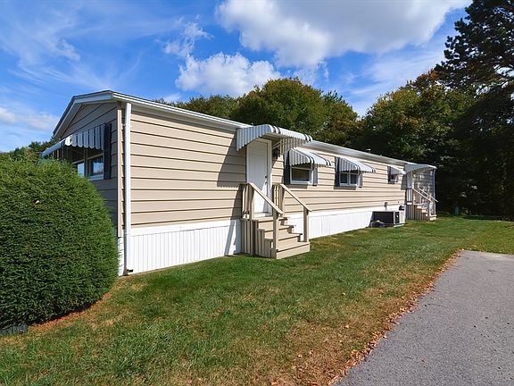 3rd image of 24 Thayer Dr