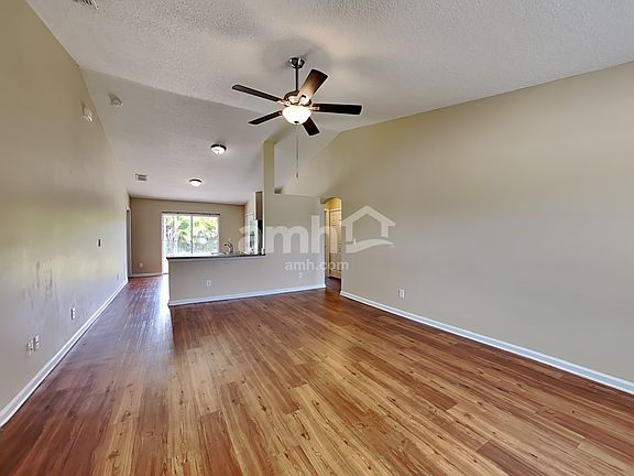 3rd image of 2086 SW Capeador St