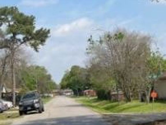 Exterior Neighborhood (street photo)