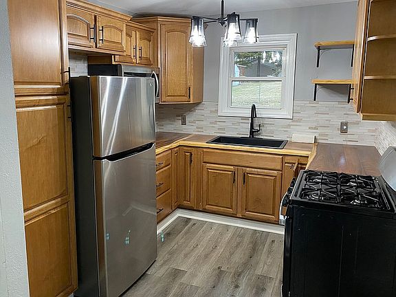 2nd image of 2033 W Blackberry Ln
