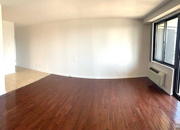 5th image of 1590 Anderson Ave APT 7E