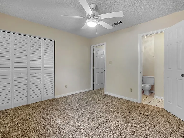 Wren Hollow Dr — Photo 18