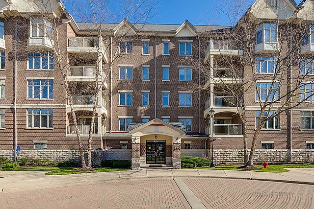 1st image of 425 Village Grn Unit 307