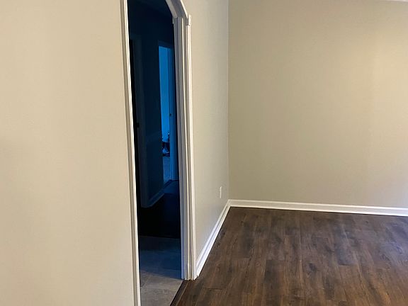 5th image of 690 Old Moore Rd