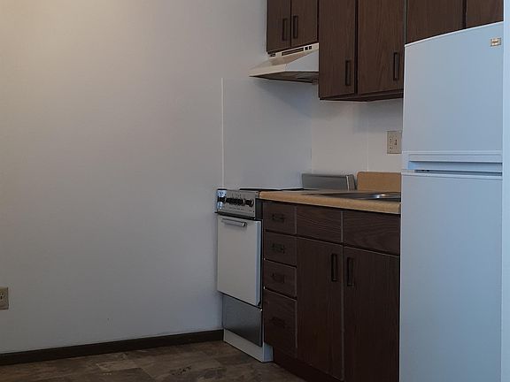 3rd image of 921 Emmons St APT 3