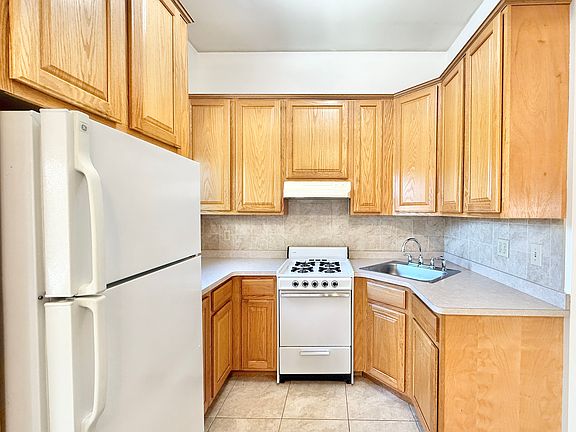 3rd image of 134 Bay 14 St #2F