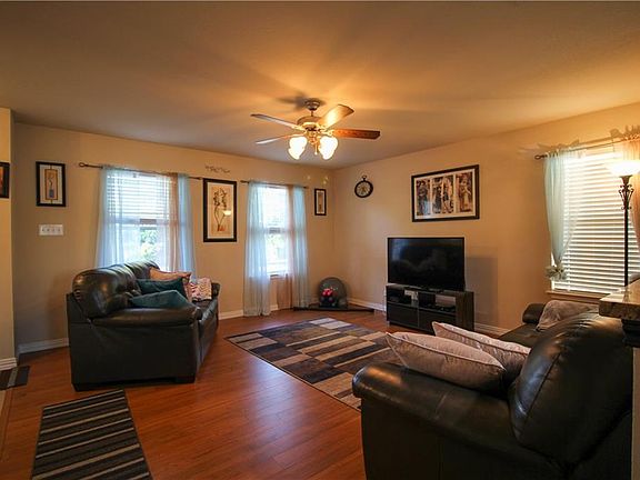 3rd image of 1605 Corn Hill Ln