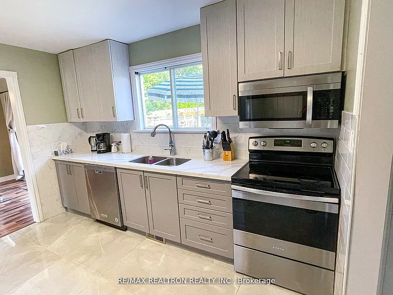 298 Glenwoods Ave — Photo 6