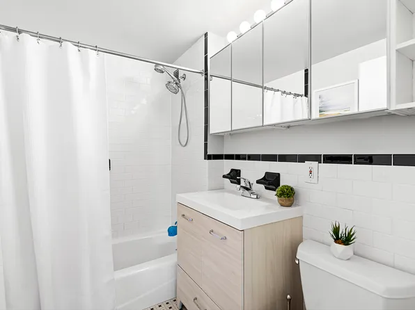 1831 Madison Avenue image 5 of 17