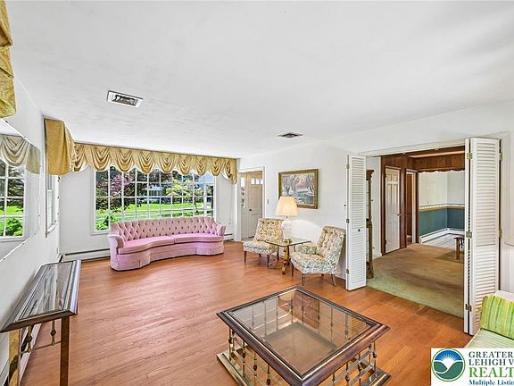 3rd image of 3065 W Livingston St