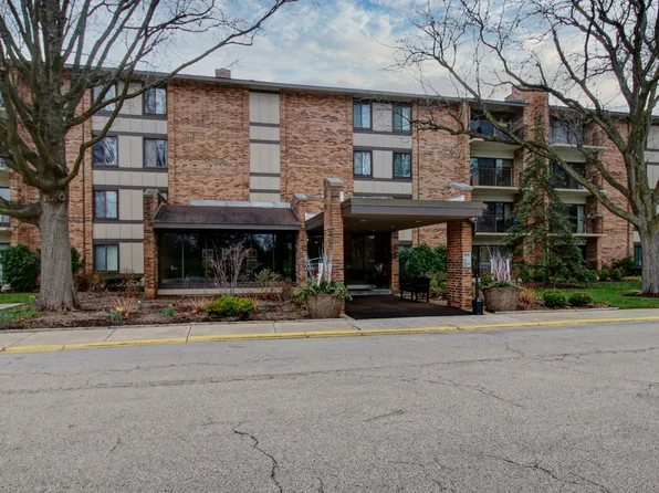 301 Lake Hinsdale Dr APT 210, Willowbrook, IL 60527