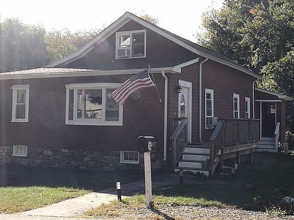 2nd image of 12 Middleton St
