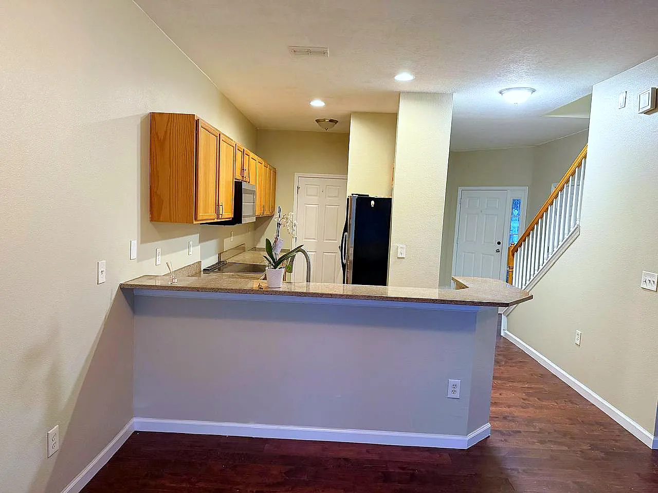 2 bed, 2.5 bath, 1278 sqft, $2,000 — Photo 2
