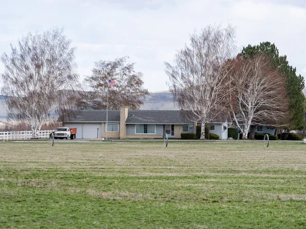 19712 S Airport Ln, Baker City, OR 97814