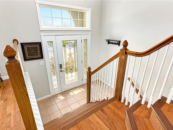 3rd image of 712 Rock Creek Dr