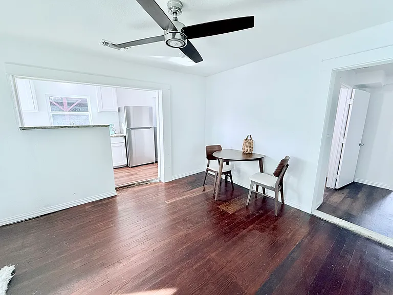 727 W Day St — Photo 6