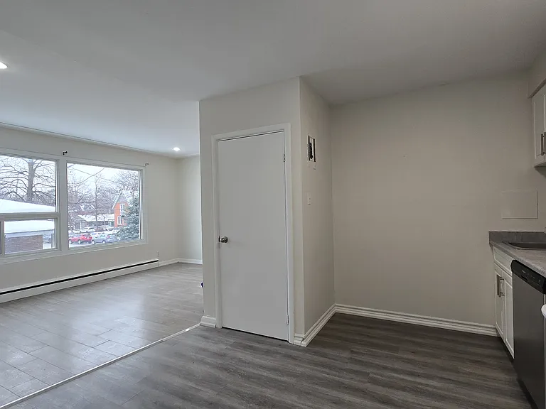 143 Oxford St E #5 — Photo 6