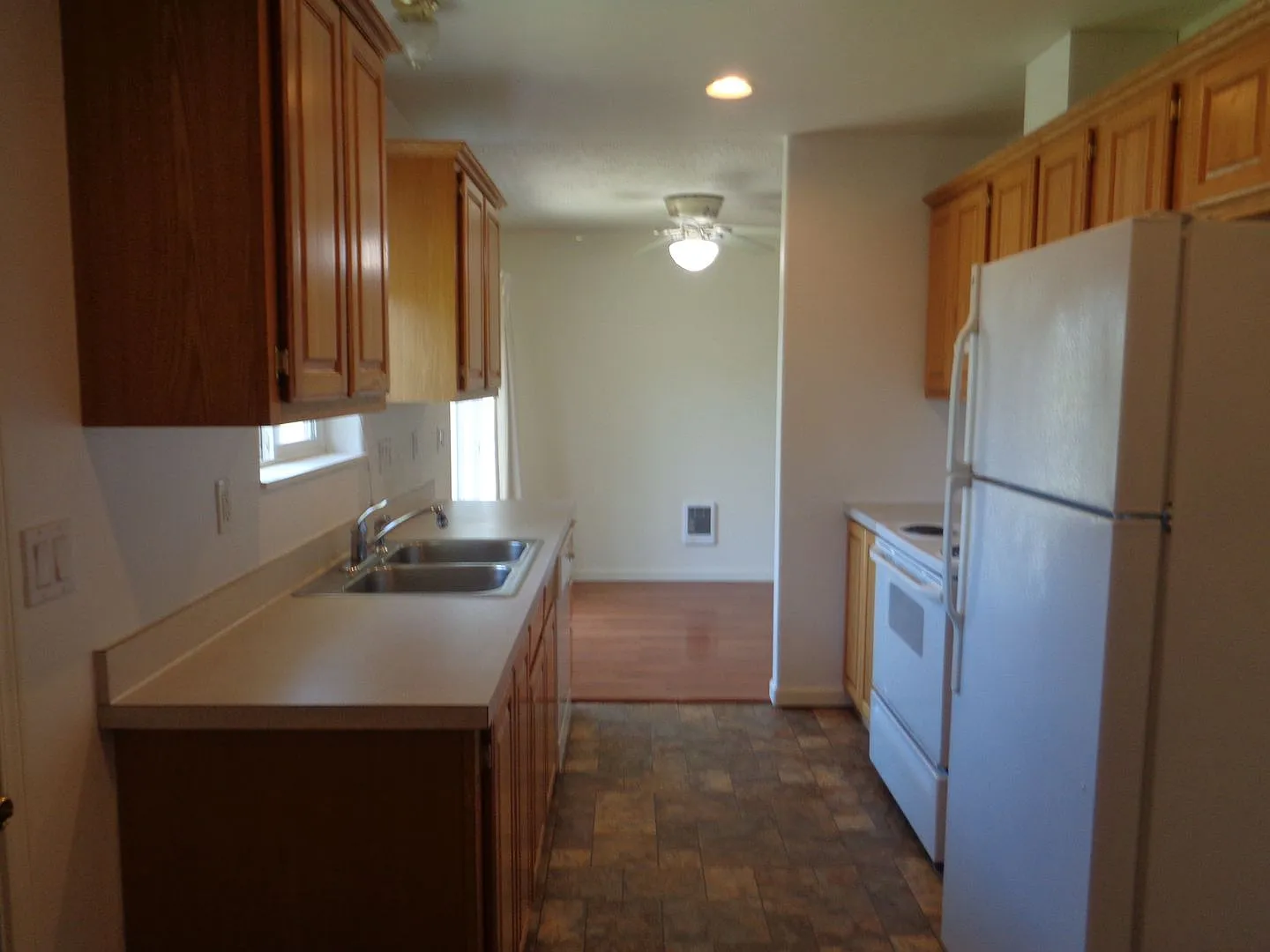 Pet Friendly Charming 2 bedroom Apartment in Lebanon! — Photo 3
