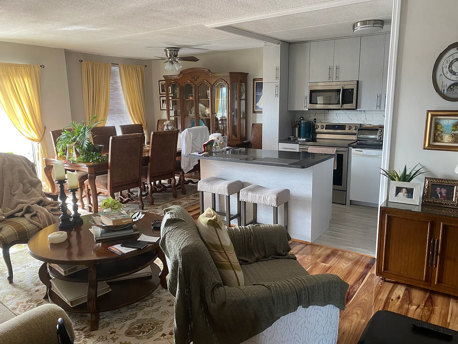 2 bed, 1070 sqft, $2,700 — Photo 3