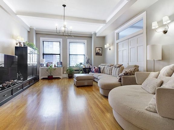 2nd image of 215 W 90th St APT 7A