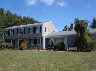 141 Roosevelt Dr, Trumbull, CT 06611