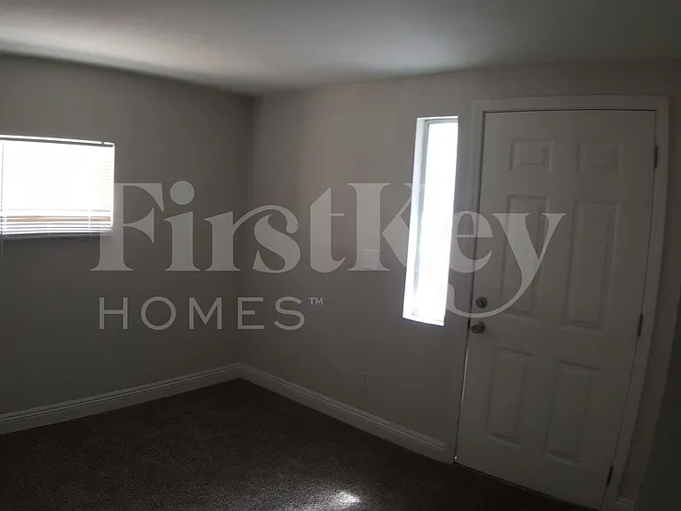 913 Date St — Photo 9