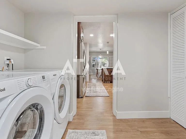 724 E Wilson Ave — Photo 31
