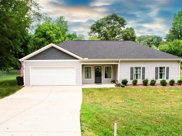 5779 Athens St, Lula, GA 30554