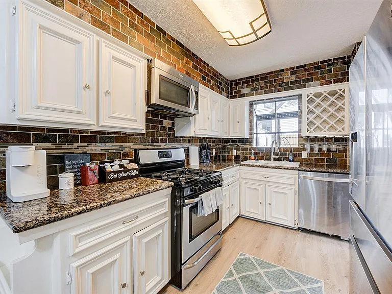 1207 Archer St — Photo 11