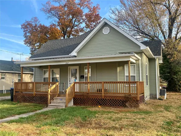 207 E Water St, Wellsville, MO 63384