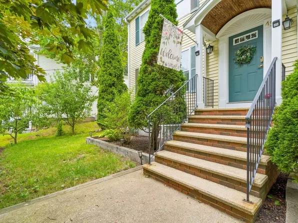 45 Braeburn Rd #45, Hyde Park, MA 02136