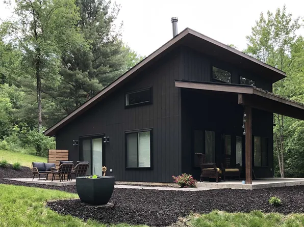 N4857 Oak Valley Ln, Elroy, WI 53929