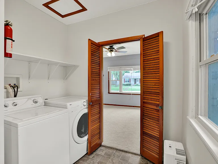 905 S Henderson St — Photo 8