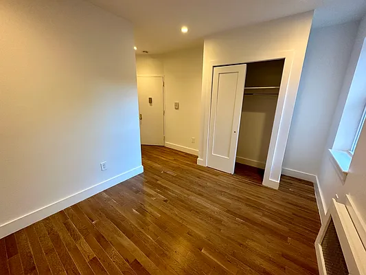 Rented by Max Apt LLC | media 27