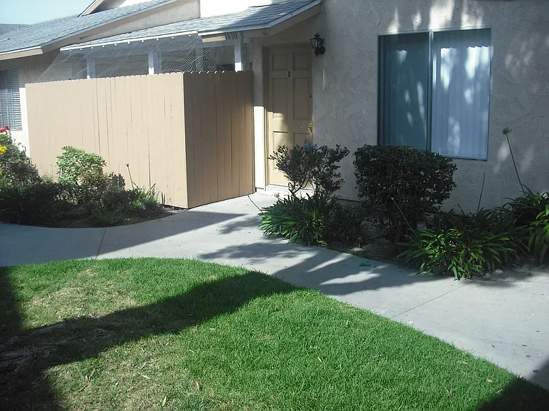 1410B Friedrich Ln — Photo 2
