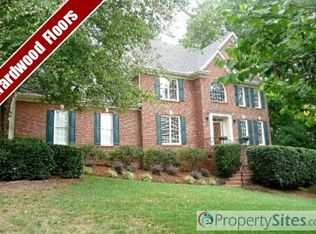 5029 Sunset Fairways Dr, Holly Springs, NC 27540
