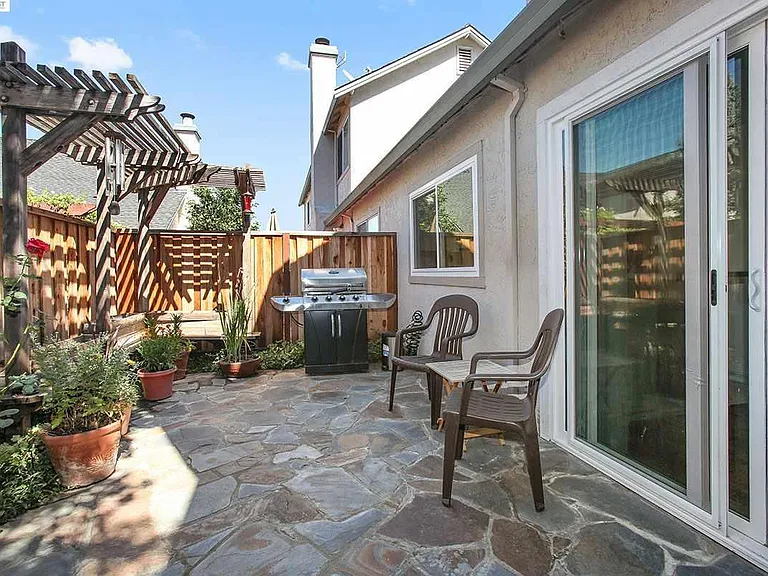 2114 Delucchi Dr — Photo 17