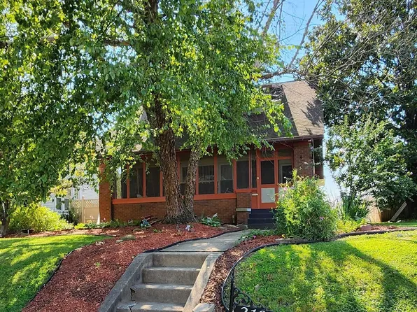 219 NE 9th St, Washington, IN 47501