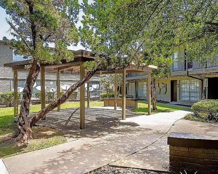 ashford-westchase-pool-area (1)