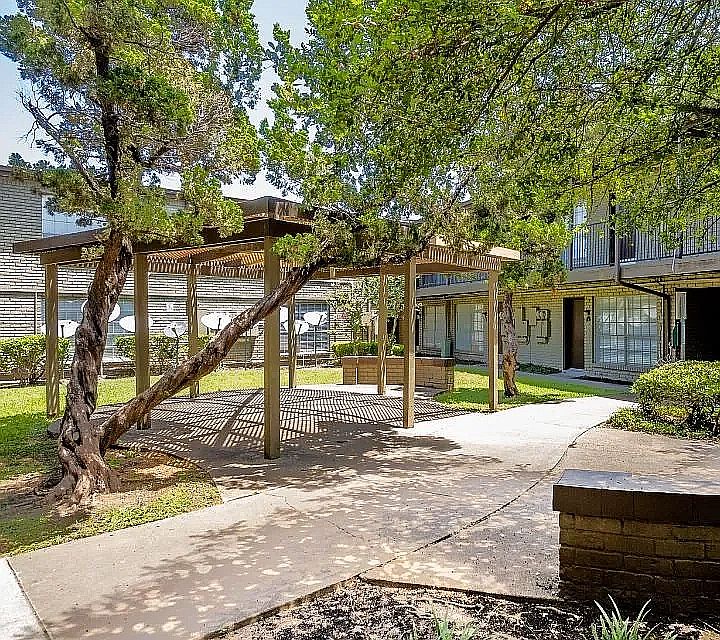 ashford-westchase-pool-area (1)