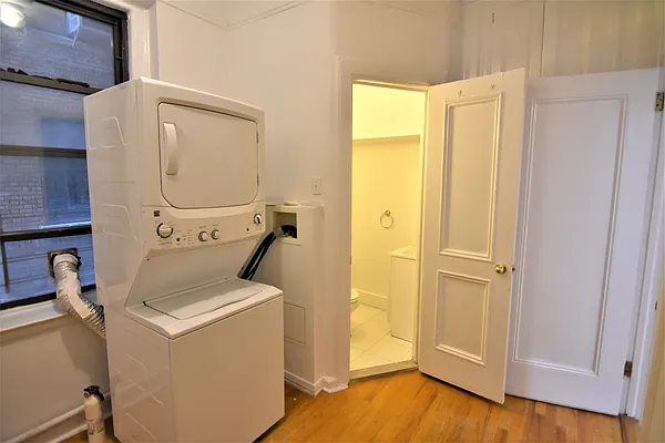 Rented by Buchbinder & Warren | media 29