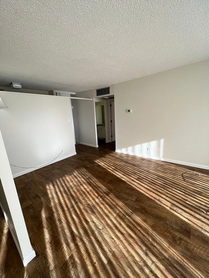 Building Photo - 100 N Arlington Ave #11H